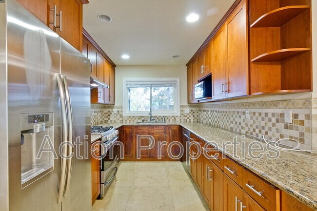 Building Photo - 649 Hollingsworth Dr