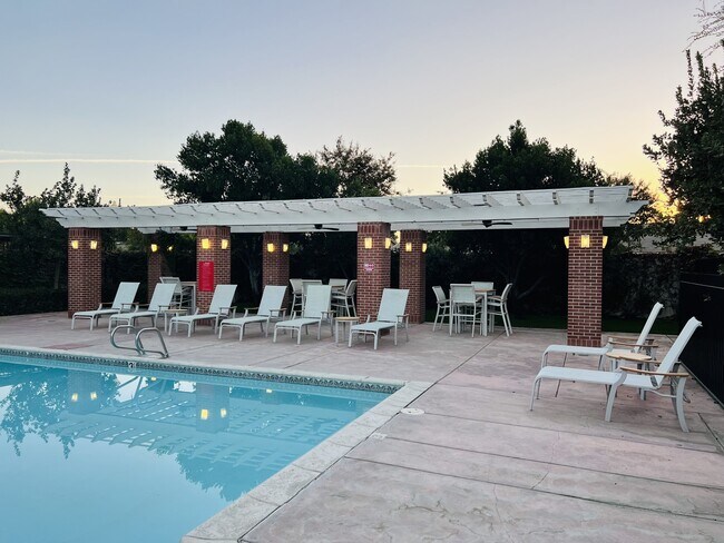 Building Photo - 1607 Halliana Ct