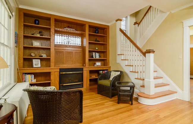 Building Photo - This Amazing 4BR/2 BA Home on Summit Hill ...