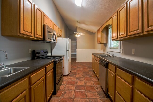 Building Photo - Midtown Brick home