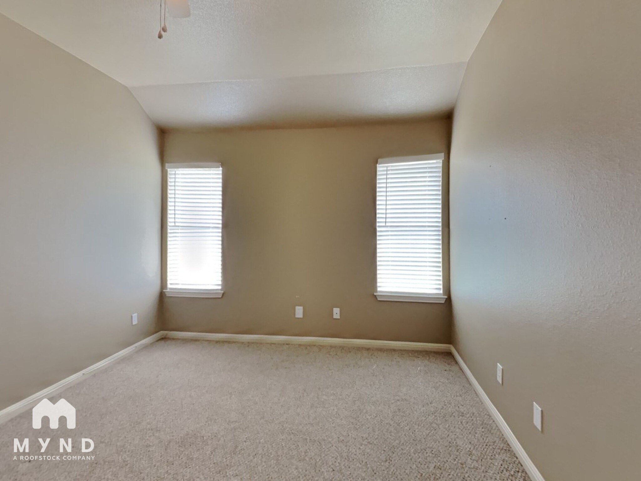 Building Photo - 3050 Pine Valley Dr