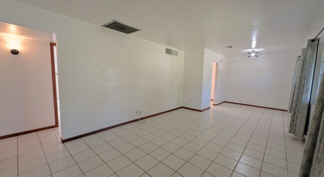 Building Photo - Less Than 1 Mile to ASU! 3 Bed / 2 Bath with Bonus room that can be an office or 4th bedroom!