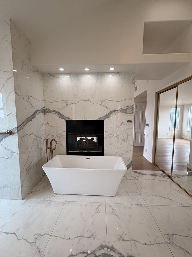 Building Photo - 16656 Cll Arbolada