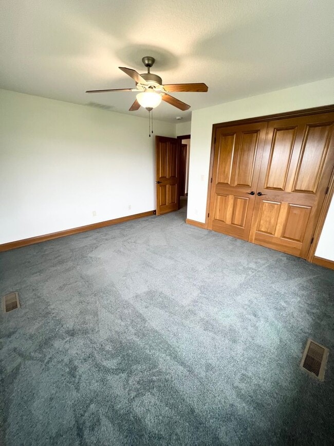 Building Photo - NEW LISTING! 3 Bedroom home