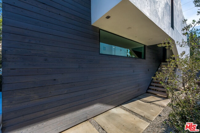 Building Photo - 857 Hilldale Ave