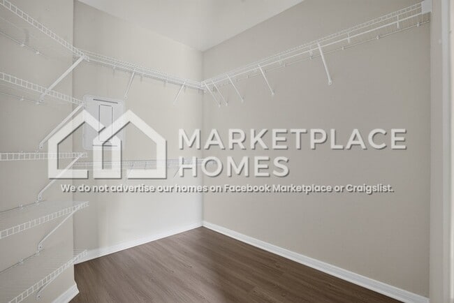 Building Photo - 15623 Plum Brk Dr