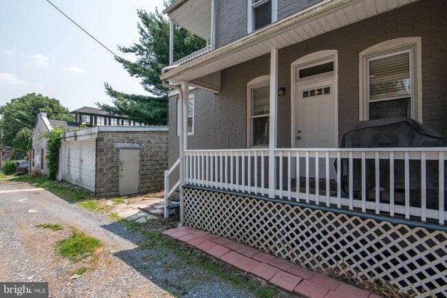 Building Photo - 445 Nevin St