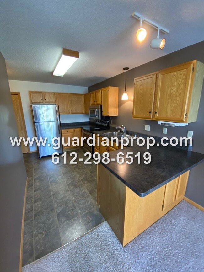 Building Photo - End Unit Townhouse Available May 1st, Vaulted Ceilings, Loft Area, Patio w/Yard Space, 2 Car Gara...