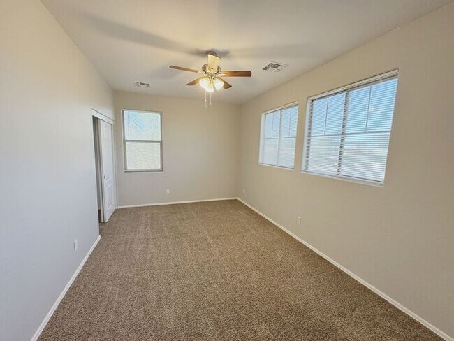 Building Photo - MOVE IN SPECILAS!! 5BD 3BA IN JOHNSON RANC...