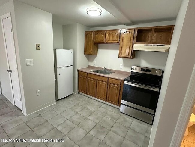 Building Photo - 143 Vedder Rd