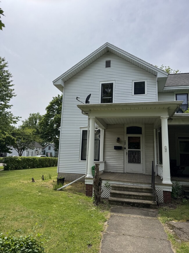 Building Photo - 157 Grand St