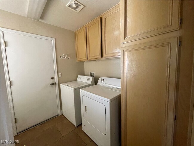 Building Photo - 4613 Plano Dr