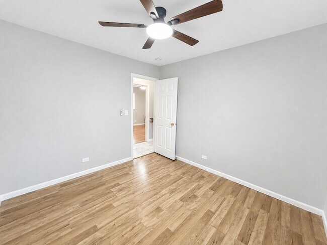Building Photo - 6847 Hawthorne Ln