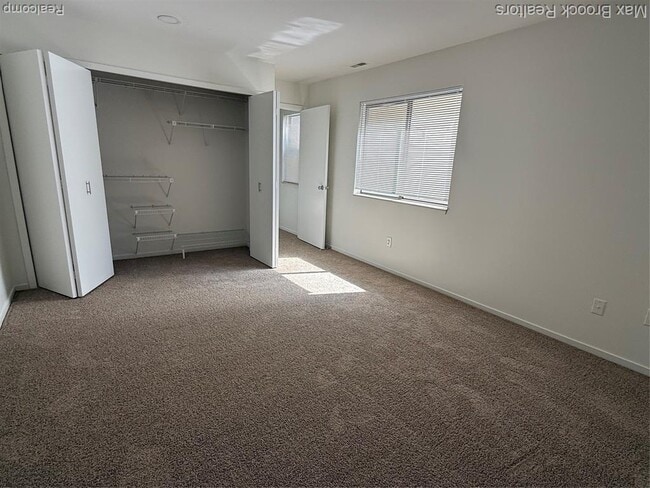 Building Photo - 6560 Ridgefield Cir