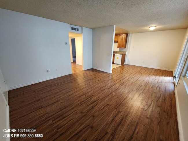 Building Photo - Ontario 2 Bedroom Condo