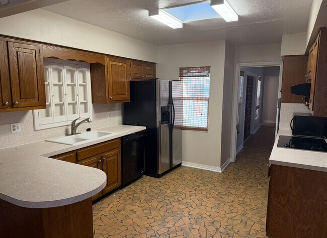 Building Photo - 3 Bedroom - 2 Bath - 2 Car Garage - Fenced Yard