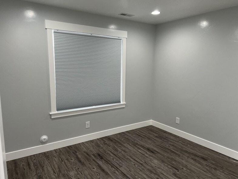 Building Photo - 2205 E Grenada Ln