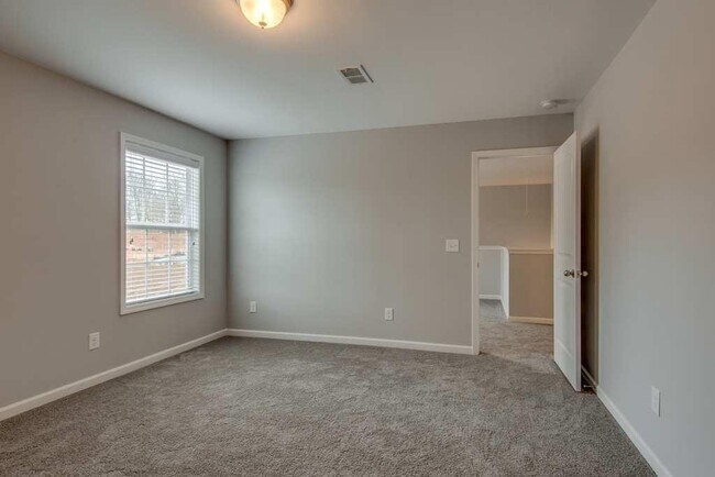 Building Photo - Fairview Station Charmer!  Perfectly comfortable 4/2.5 family home close to Westwood Elementary.