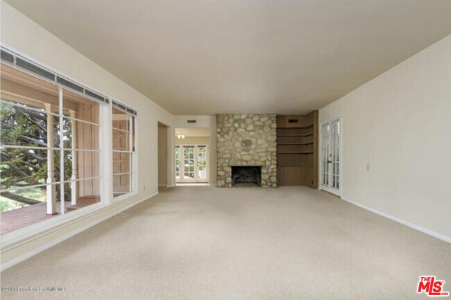Building Photo - 5249 Escalante Dr