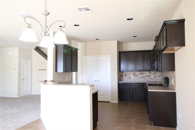 Building Photo - 2101 Hickory Trail