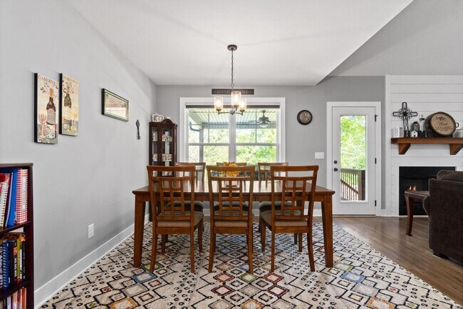 Building Photo - 4 Bedroom Near Post With River Access For ...