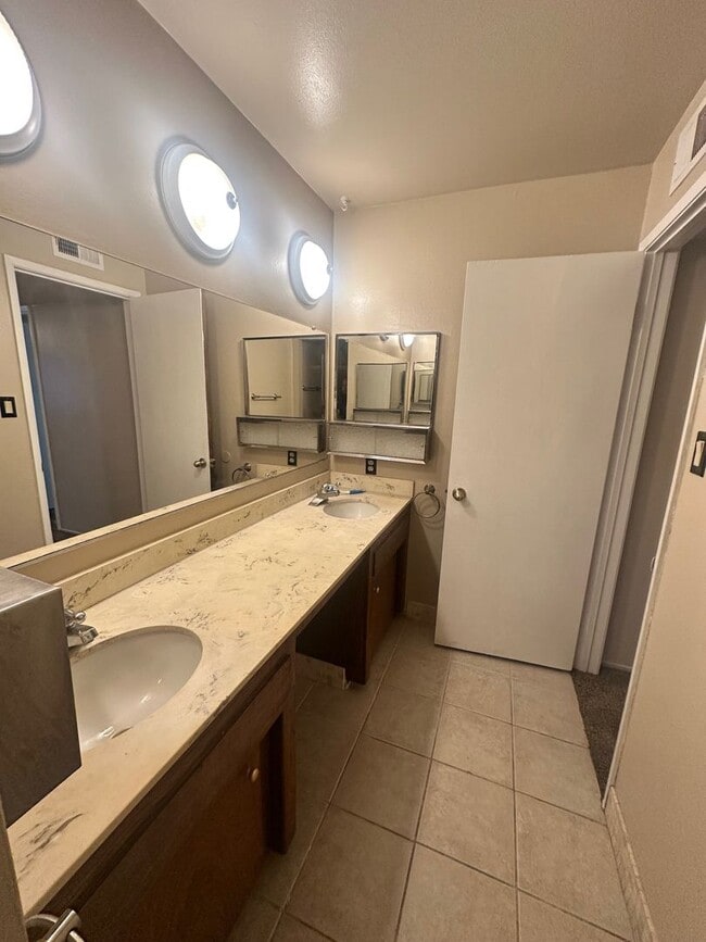 Building Photo - Move-In Special: 1/2 Off 1st Months Rent