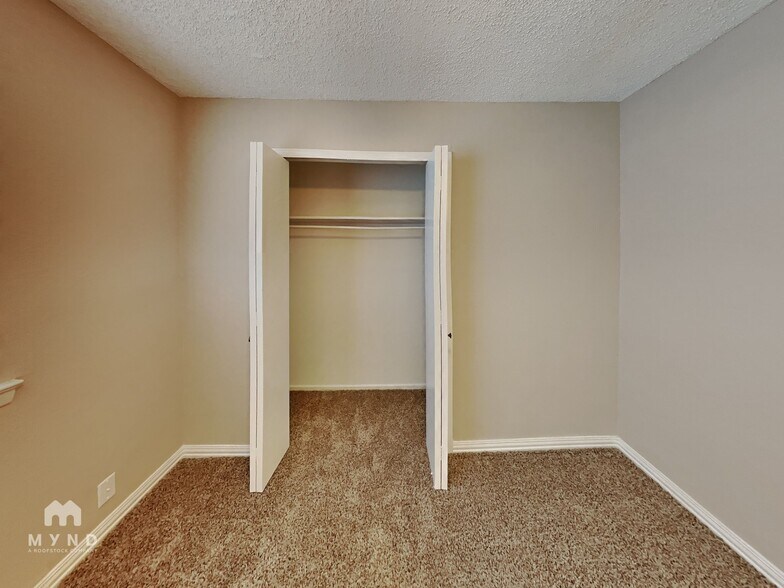 Building Photo - 129 NE Michael Dr