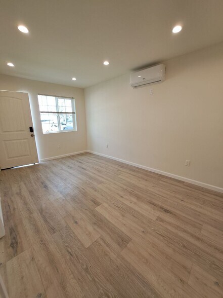 Building Photo - 19841 Kittridge St