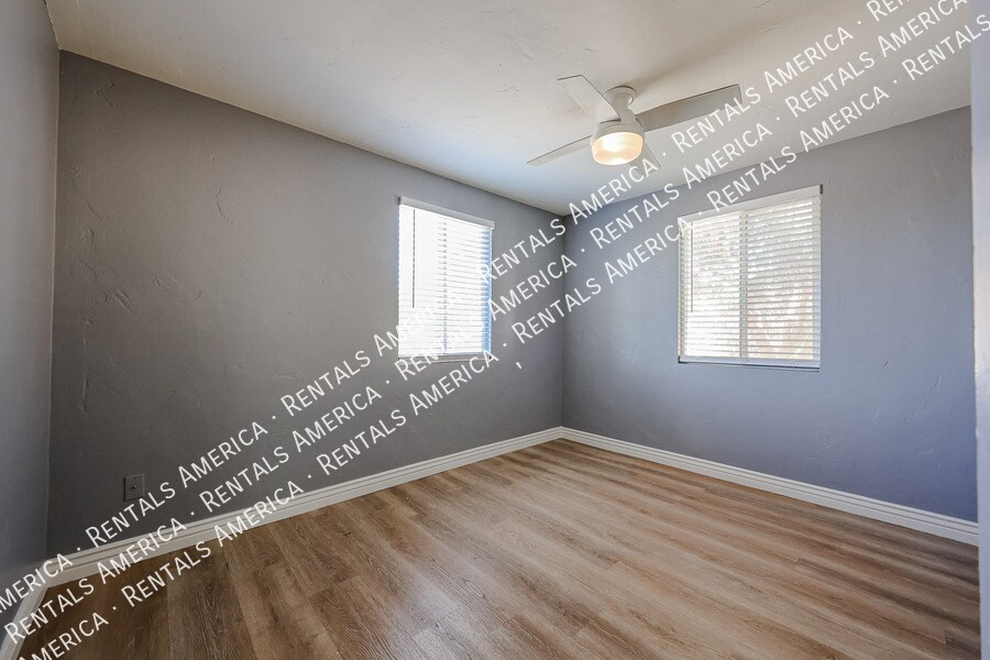 Building Photo - 404 W Mission Ln