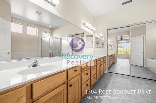 Building Photo - 1304 Rose Bouquet Dr