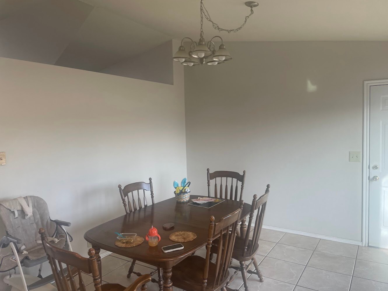 Building Photo - 758 E New England Dr