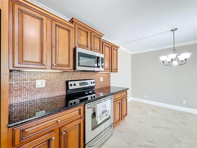 Building Photo - 1350 River Reach Dr