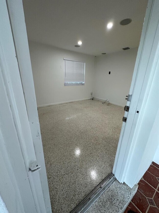 Building Photo - 2656 SW 28th Ct