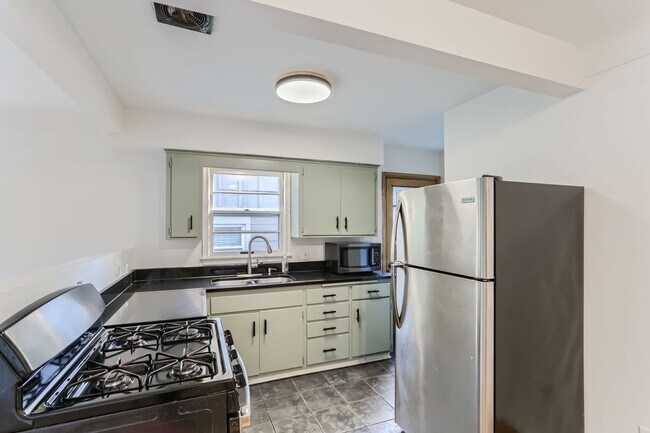 Building Photo - Modern 2 Bed/2 Bath Unit in Minneapolis! Rent: $1695.00 - Available NOW