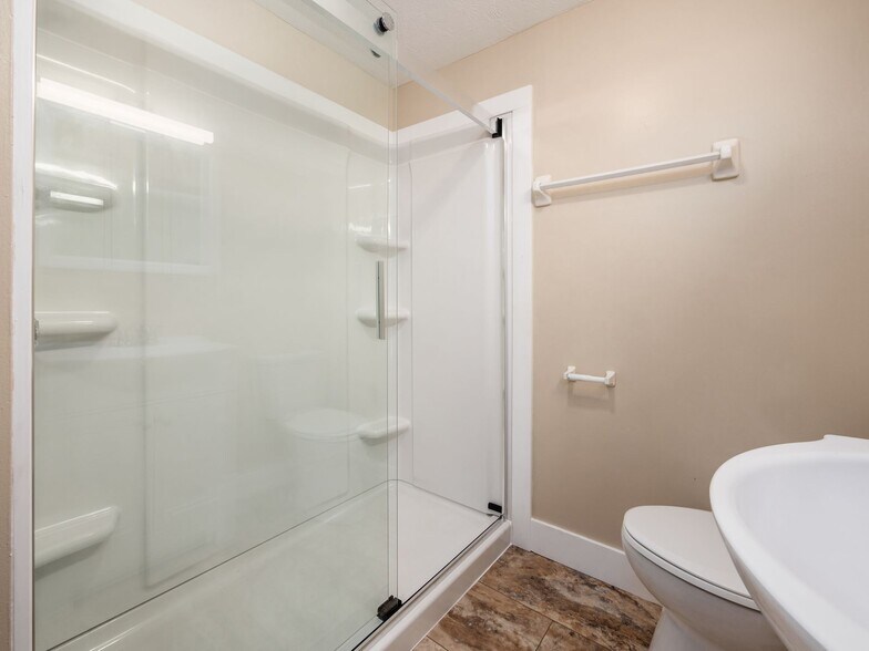 Building Photo - 1447 Hunter Ave