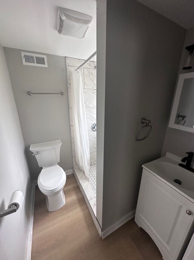 Building Photo - Midway 3 bedroom 2 bathroom House