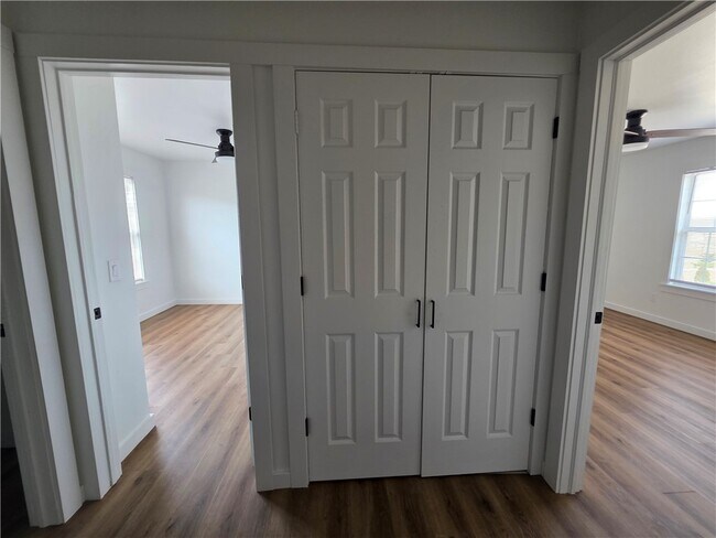 Building Photo - 2400 SE Jayel Terrace