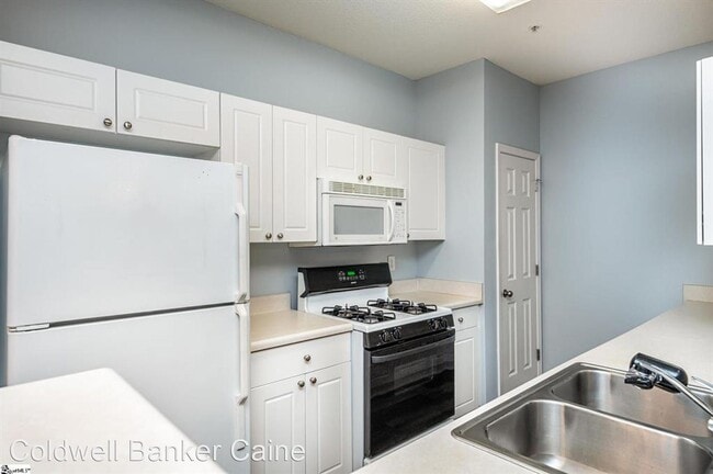 Building Photo - 2 br, 2 bath House - 601 McKenna Commons