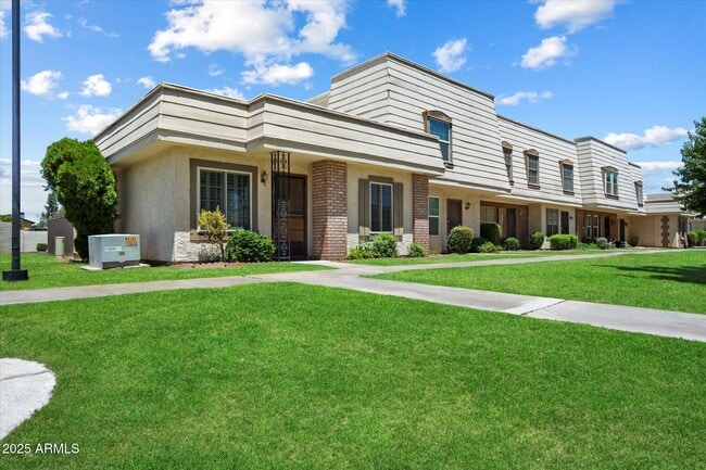 Building Photo - 1001 E Lodge Dr