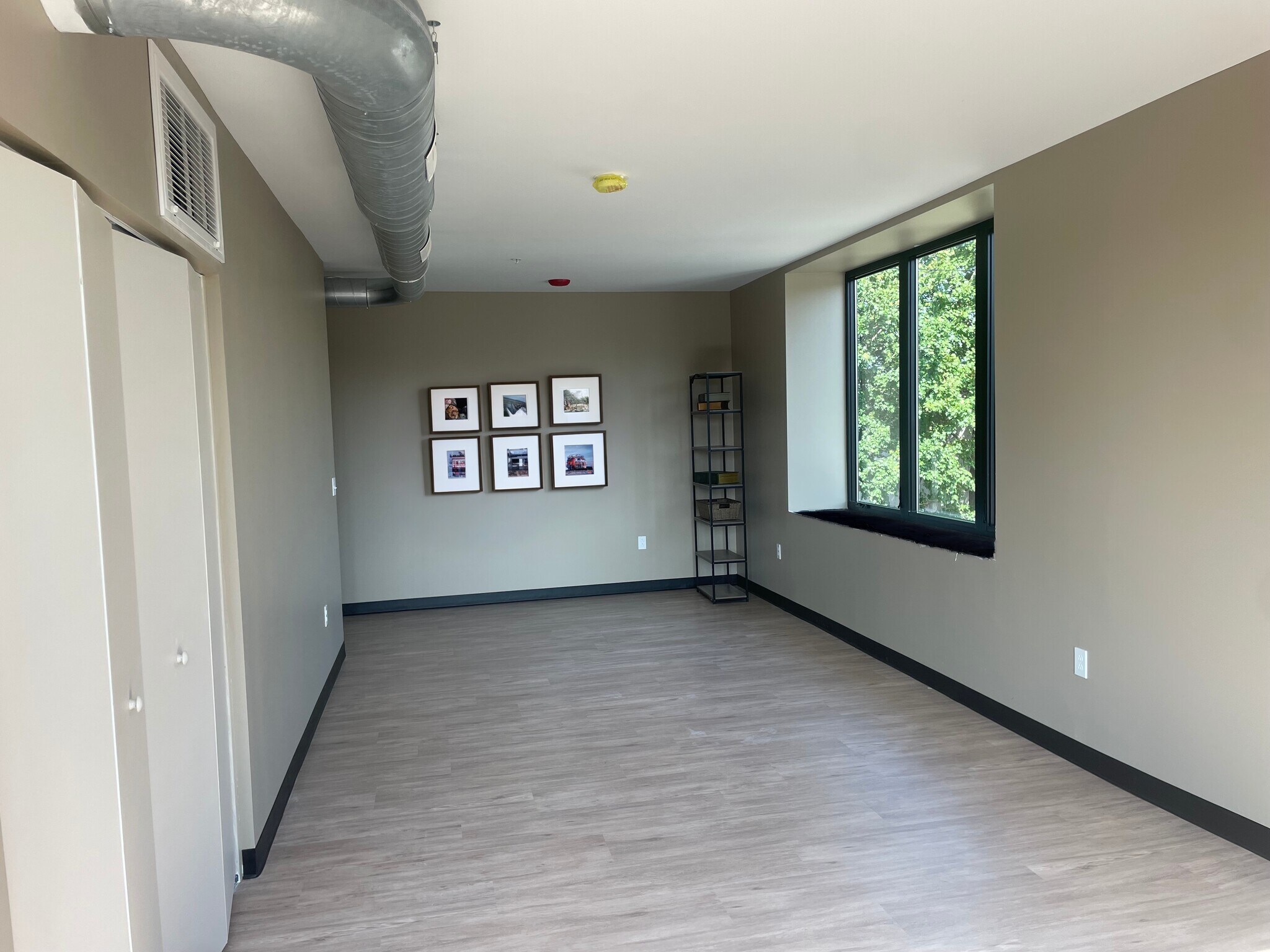 Building Photo - 302 Court St