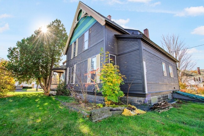 Building Photo - 19 Pine St