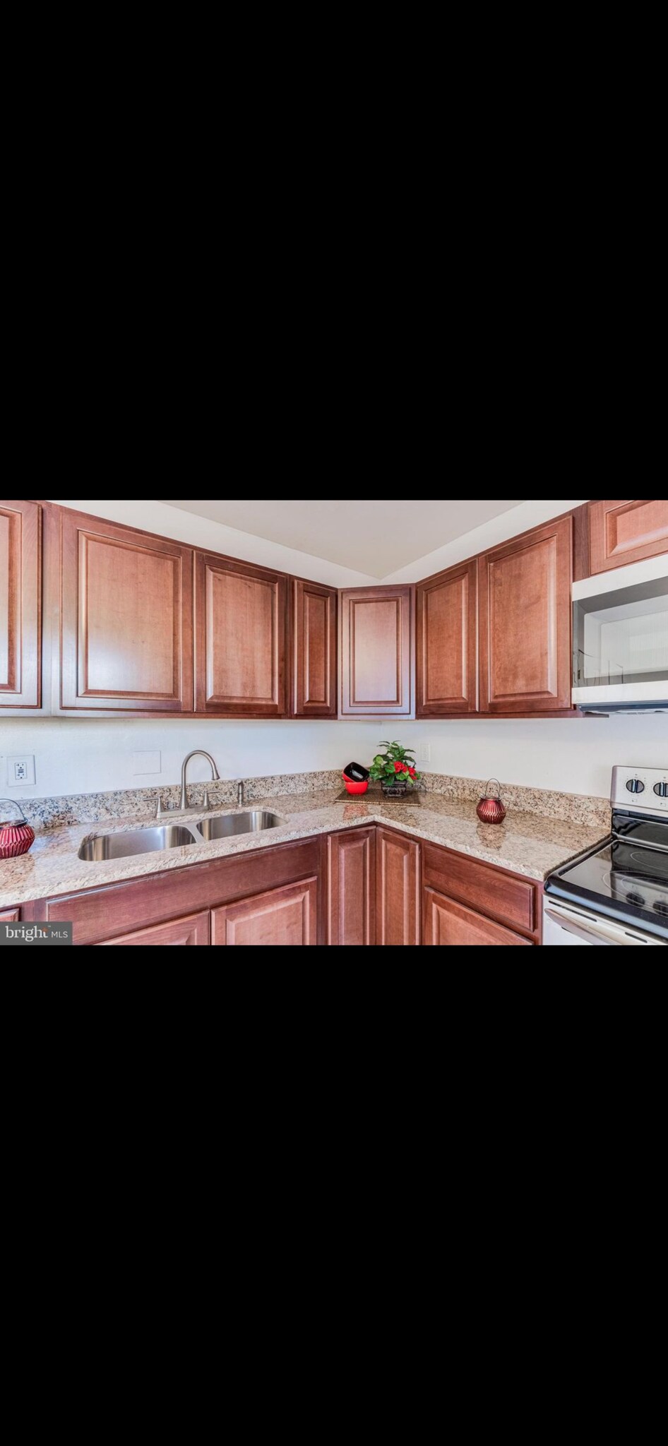 Building Photo - 905 Bellows Ave