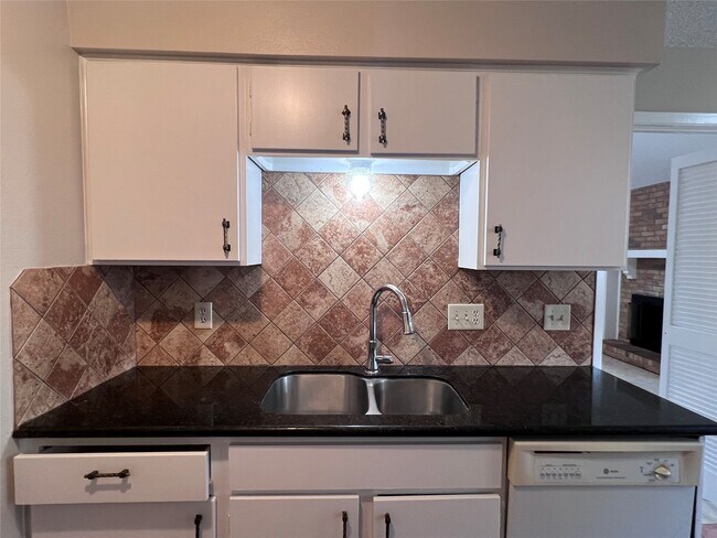 Building Photo - 22422 Elsinore Dr