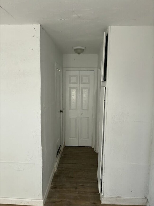 Building Photo - 105 E Bond St