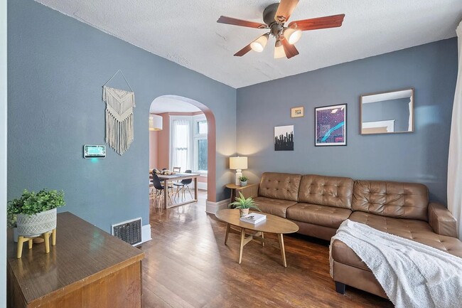 Building Photo - Magnificent, Beautifully UPDATED, 3 Bedroo...