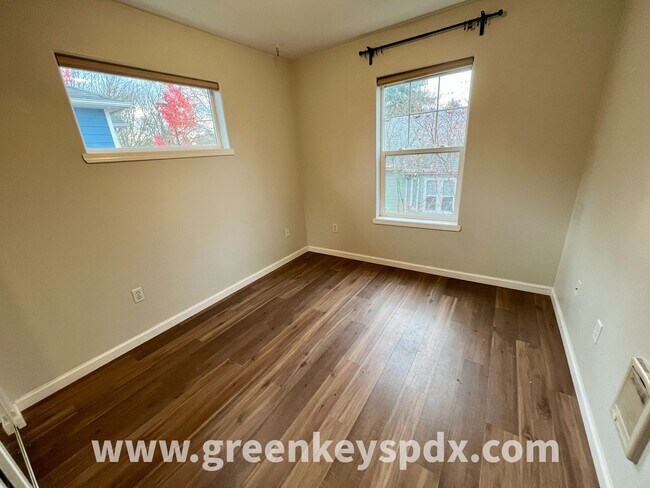 Building Photo - 3-Bedroom, 1.5-Bathroom House near Kenton Park, Off-Street Parking, Fenced Yard, Washer and Dryer