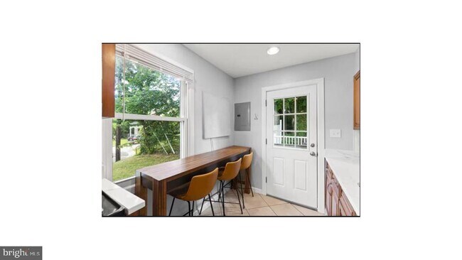 Building Photo - 2 Burgundy Ct