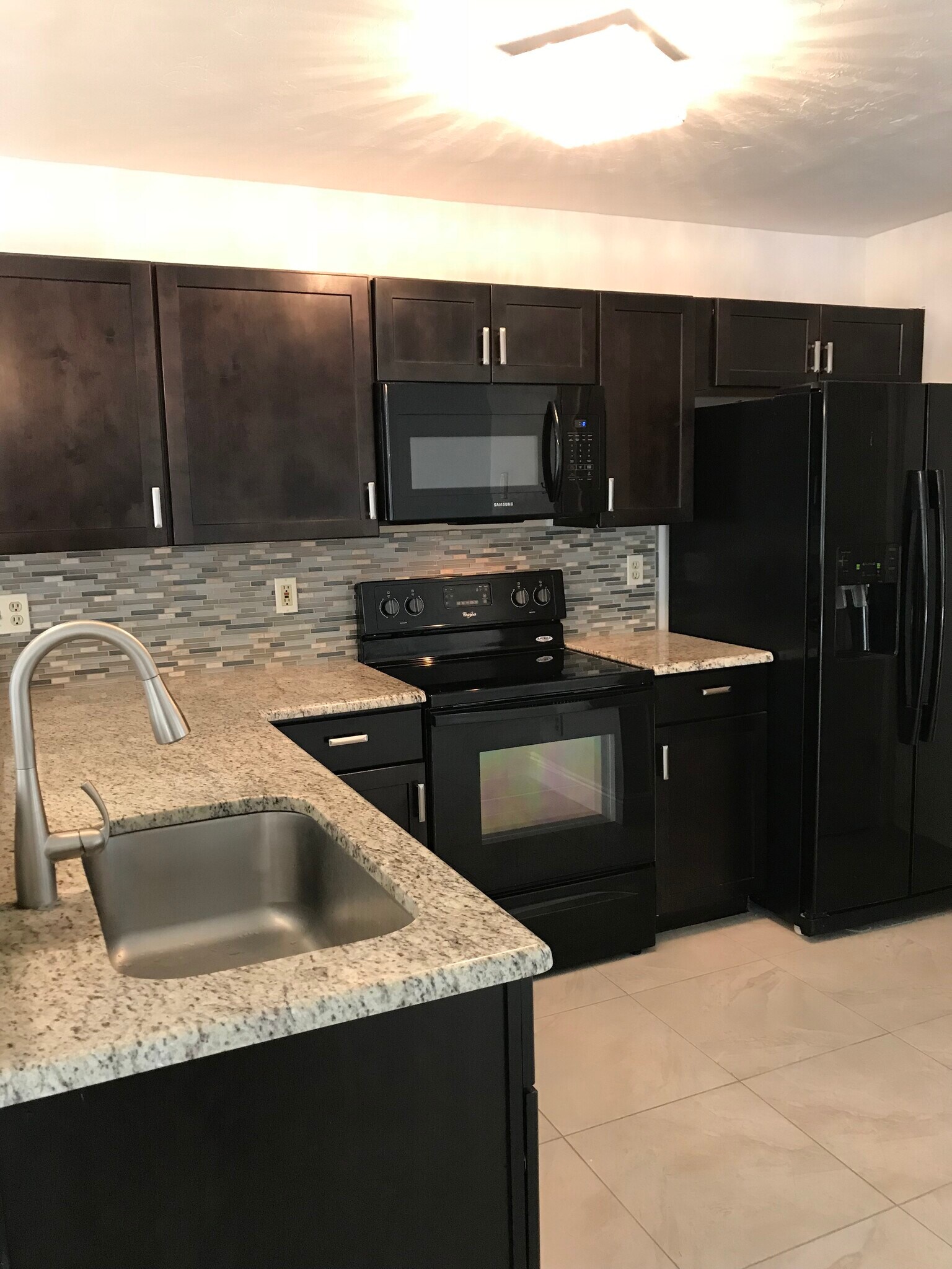 Building Photo - 1320 Milano Dr