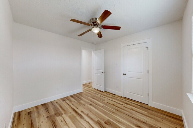 Building Photo - 3/2 Move-In Ready with Washer, Dryer, Refrigerator & Lawn Care Included!