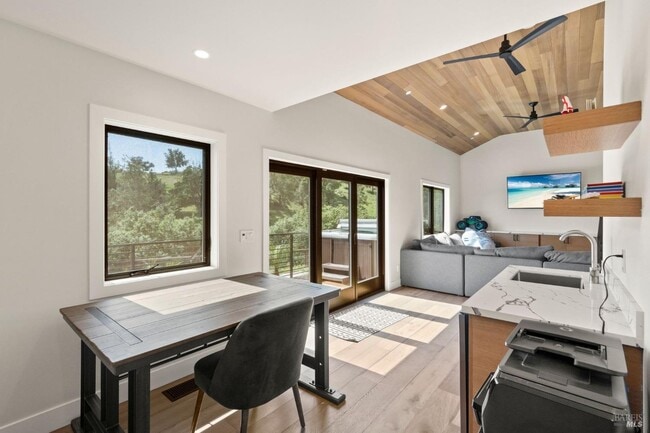 Building Photo - 3727 Lakebriar Pl